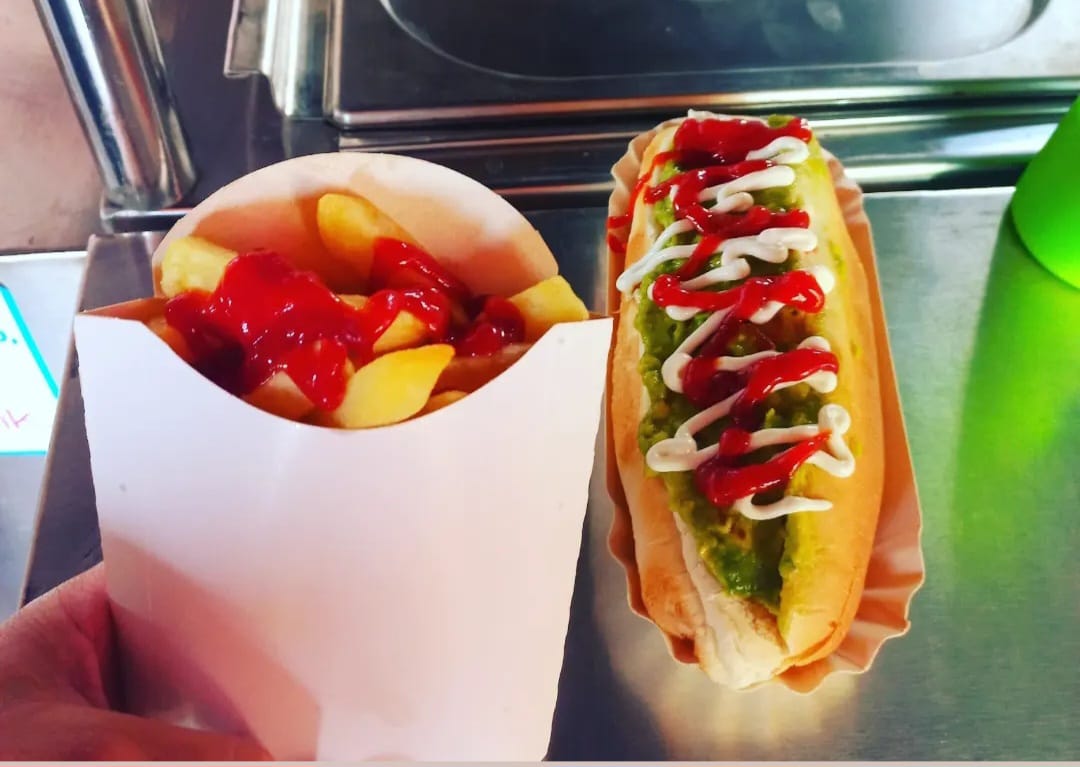 Combo carro de completos y papas fritas